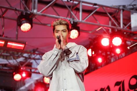 ¡El concierto de Kris Wu en Jakarta: Una noche de música explosiva y fans desbordantes!